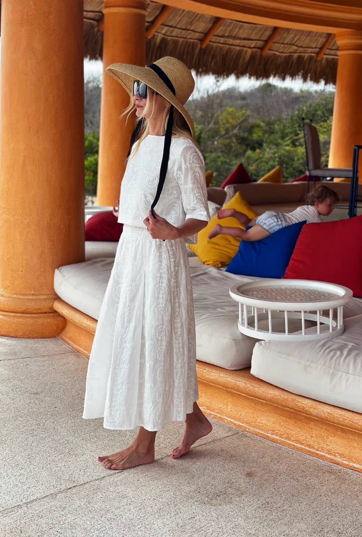 BURU White Label Boxy Mom Crop - White Embroidery Clothing 4 BURU White Label Boxy Mom Crop - White Embroidery Clothing