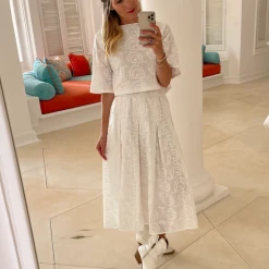 BURU White Label Boxy Mom Crop - White Embroidery Clothing 13 BURU White Label Boxy Mom Crop - White Embroidery Clothing