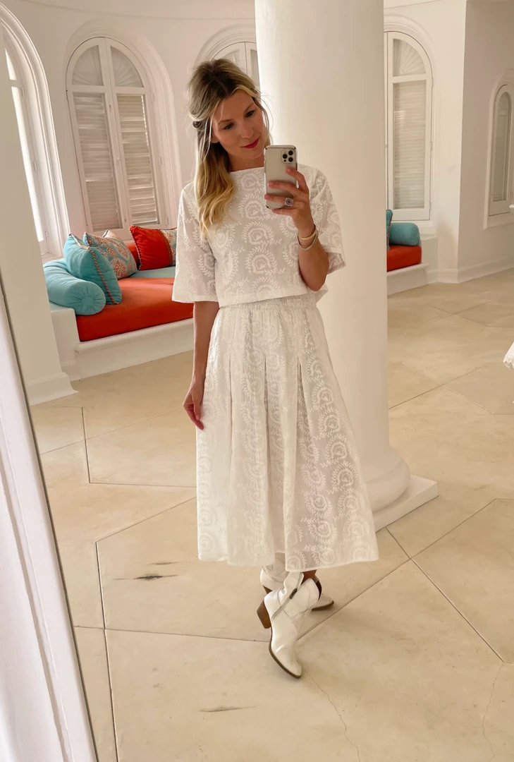 BURU White Label Boxy Mom Crop - White Embroidery Clothing 6 BURU White Label Boxy Mom Crop - White Embroidery Clothing