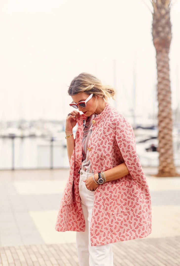 BURU White Label Mama Cape - Red Paisley 5 BURU White Label Mama Cape - Red Paisley