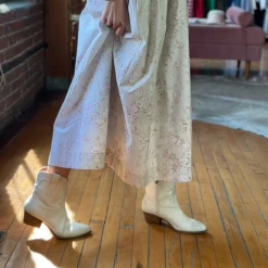 Buru Accessories The Perfect Boot - Distressed White